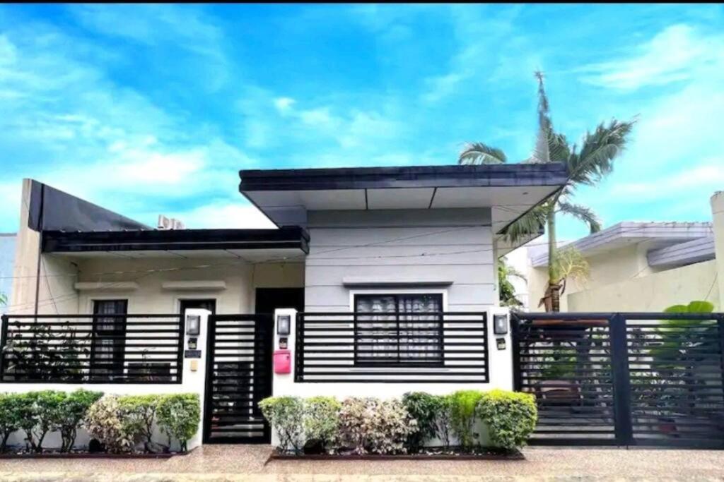 Home Away From Home. Bacolod Exterior photo