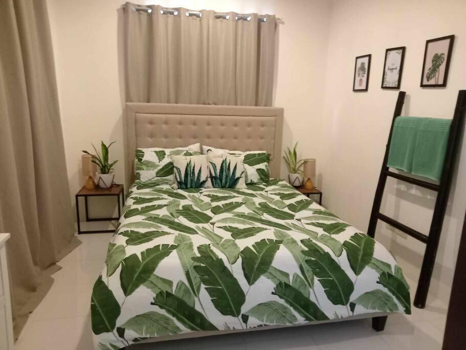 Home Away From Home. Bacolod Exterior photo