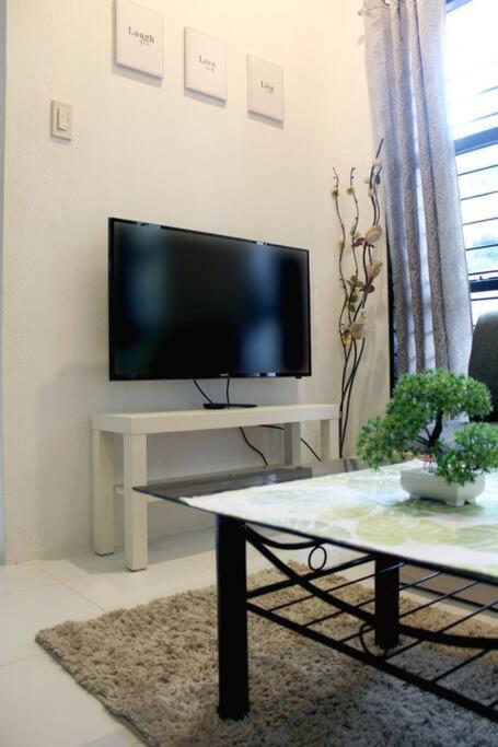Home Away From Home. Bacolod Exterior photo