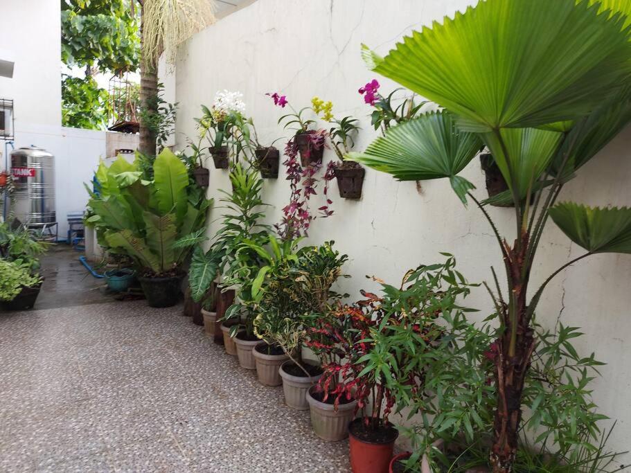 Home Away From Home. Bacolod Exterior photo